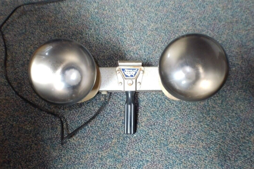 Vintage 1960s Acme Lite Mov-E-Lite 2 Bulb Lighting Bar w/ Case