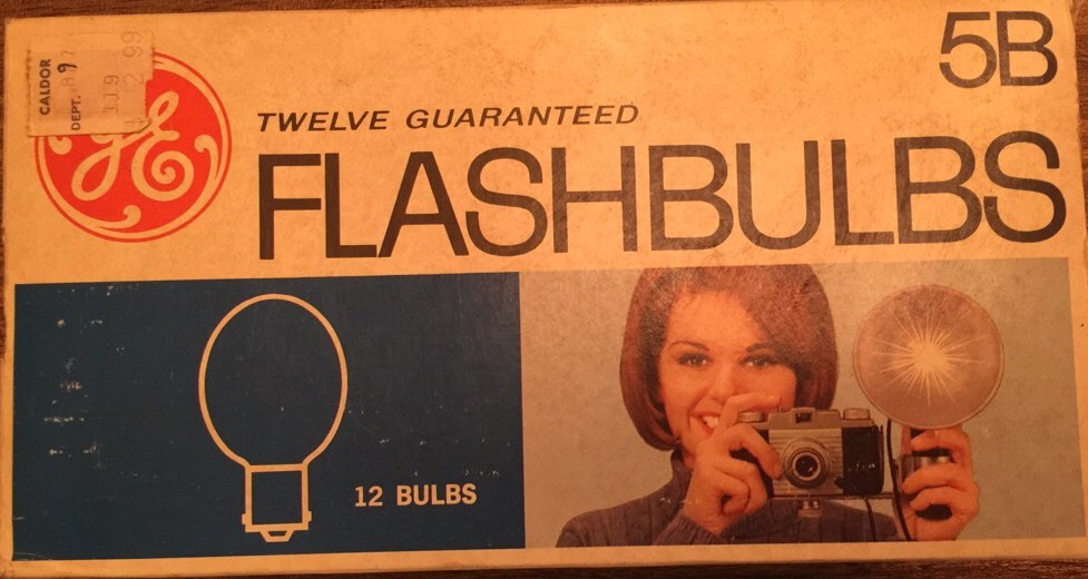Vintage GE 5B Blue Flashbulbs – Complete Original Box General Electric 12 Bulbs