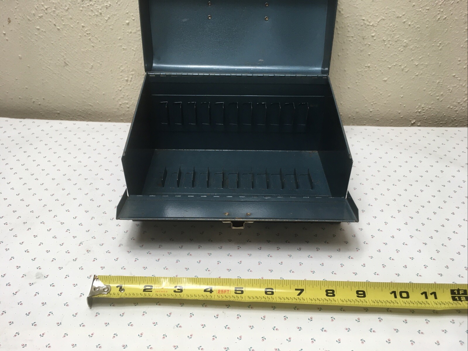 VINTAGE LOGAN DE LUXE METAL 8MM REEL-TO-REEL FILM CABINET CASE 12-REEL BLUE