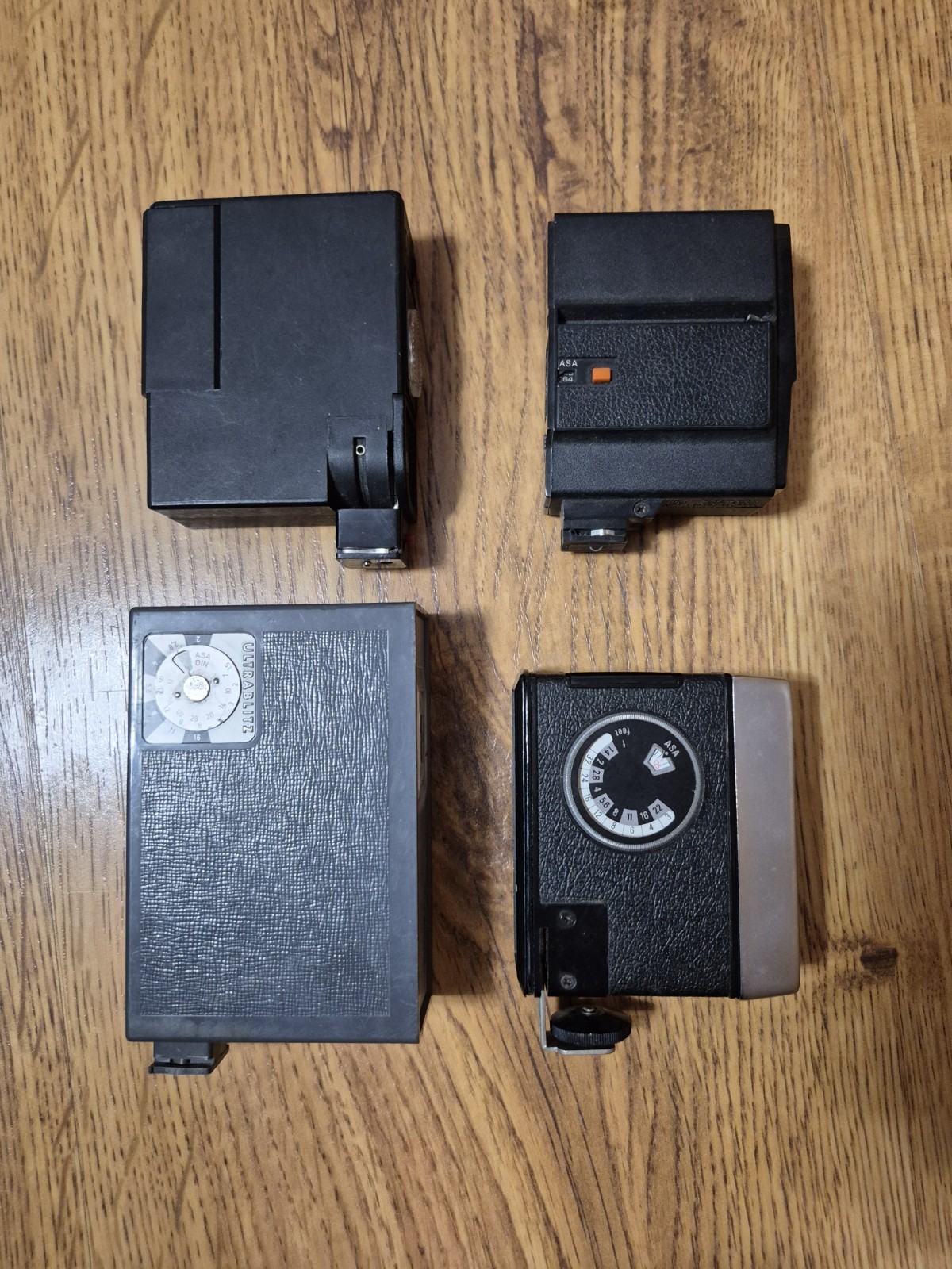 vintage camera flash lot Of 7 – Bell Howell, Focal, Rollei, Bauer, Vivitar, Etc