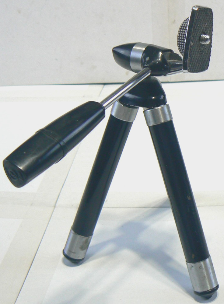G 6137 Compact Telescoping Tripod Made in Japan Vintage 8″ – 46″