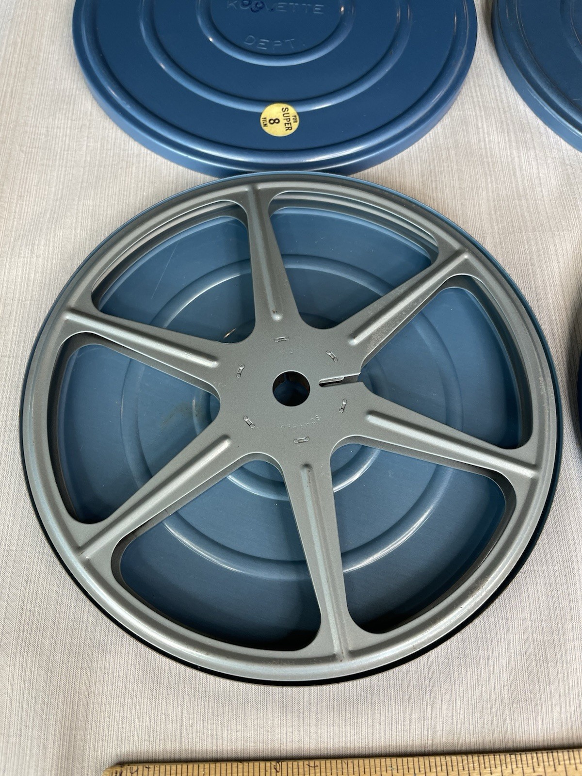 Korvette Camera Dept 8 mm Metal Cases Movie Reels 7″ Lot of 2 **EXCELLENT**