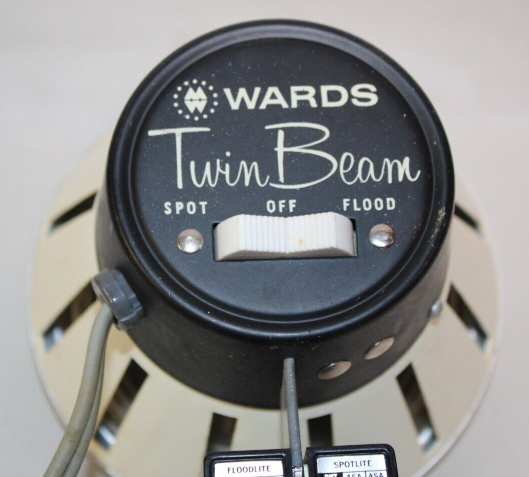Vintage Montgomery Wards Twin Beam Movie Light – Part No. 67-3284 – w/Box