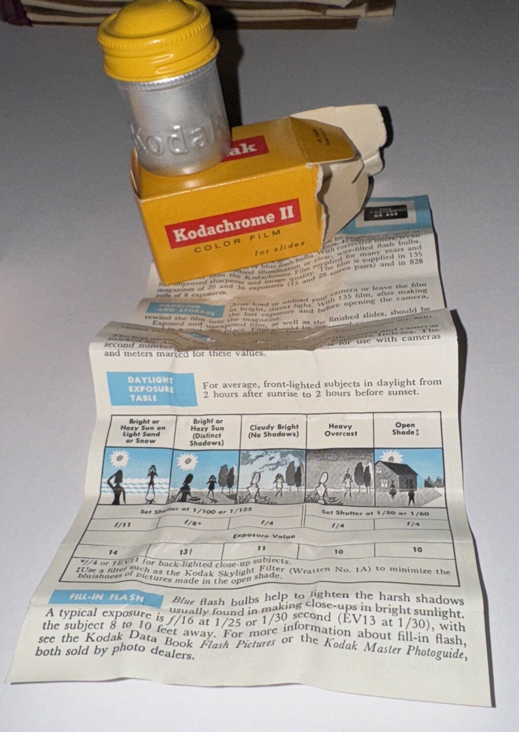 VINTAGE LOT Kodachrome ii Color film & Return Processing Bag & 5 photoflash bulb