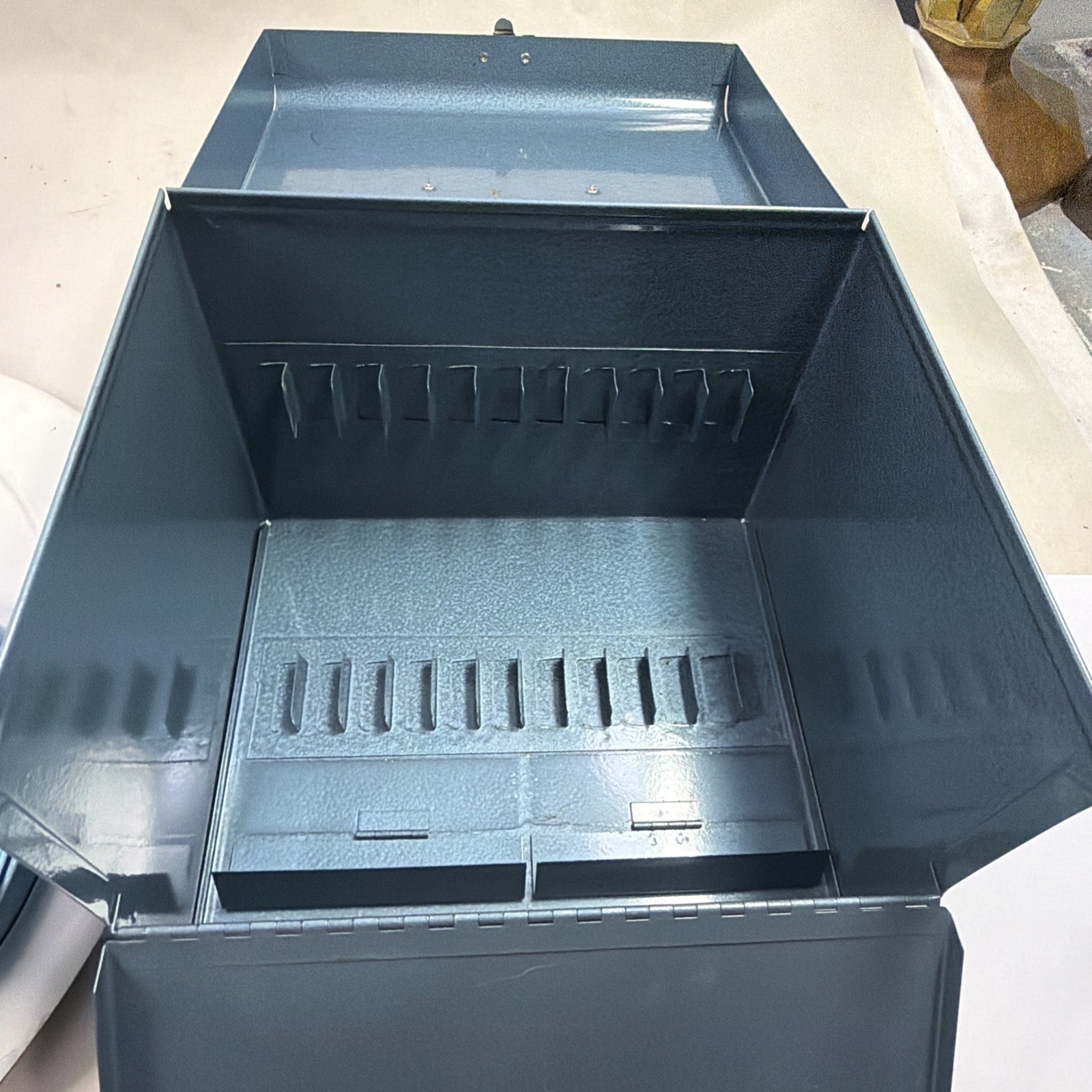 Logan Deluxe 8MM Film Chest With 3 Reels & Storage Case Metal Vintage