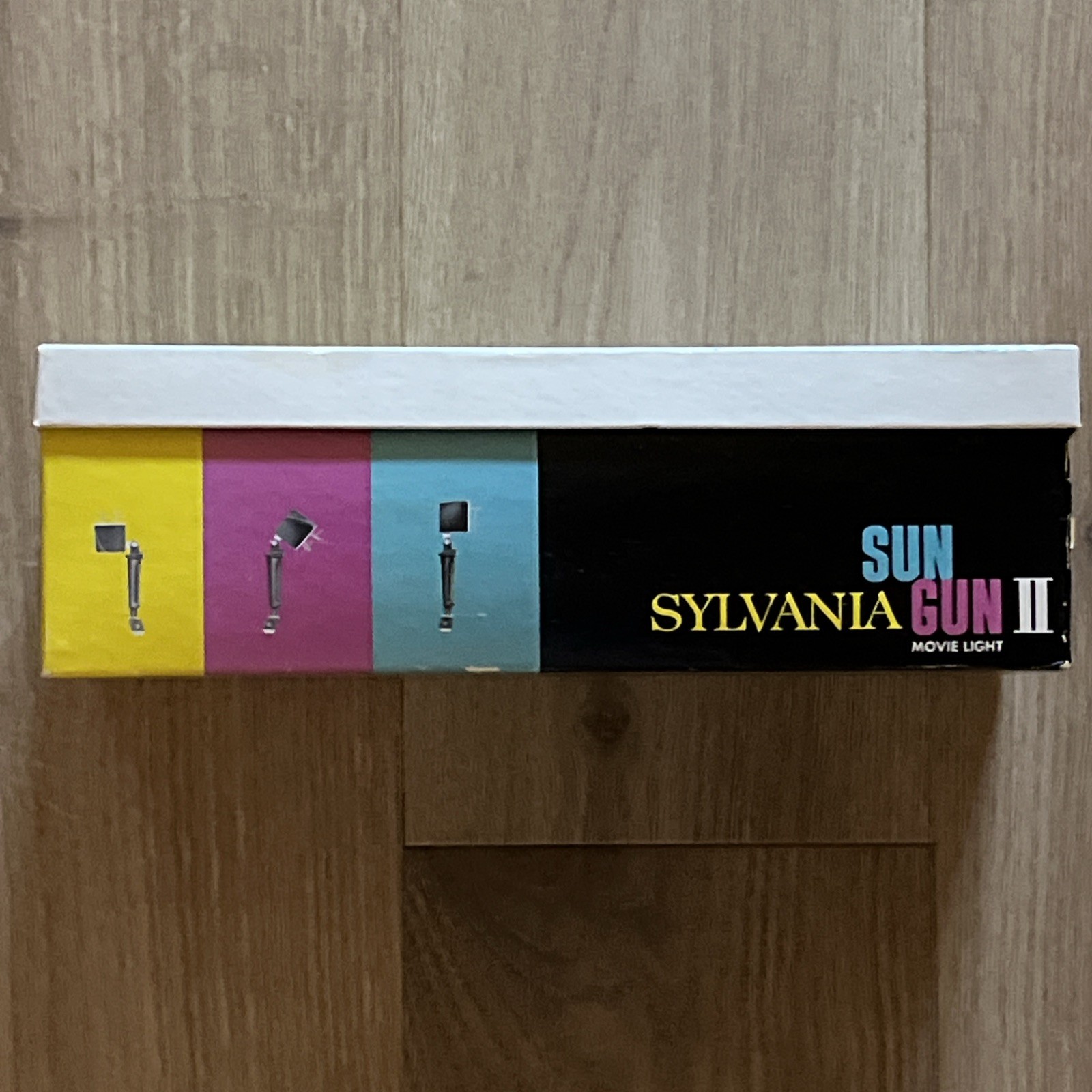 VINTAGE SYLVANIA SUN GUN II MOVIE LIGHT MODEL SG-55, Box And Instructions