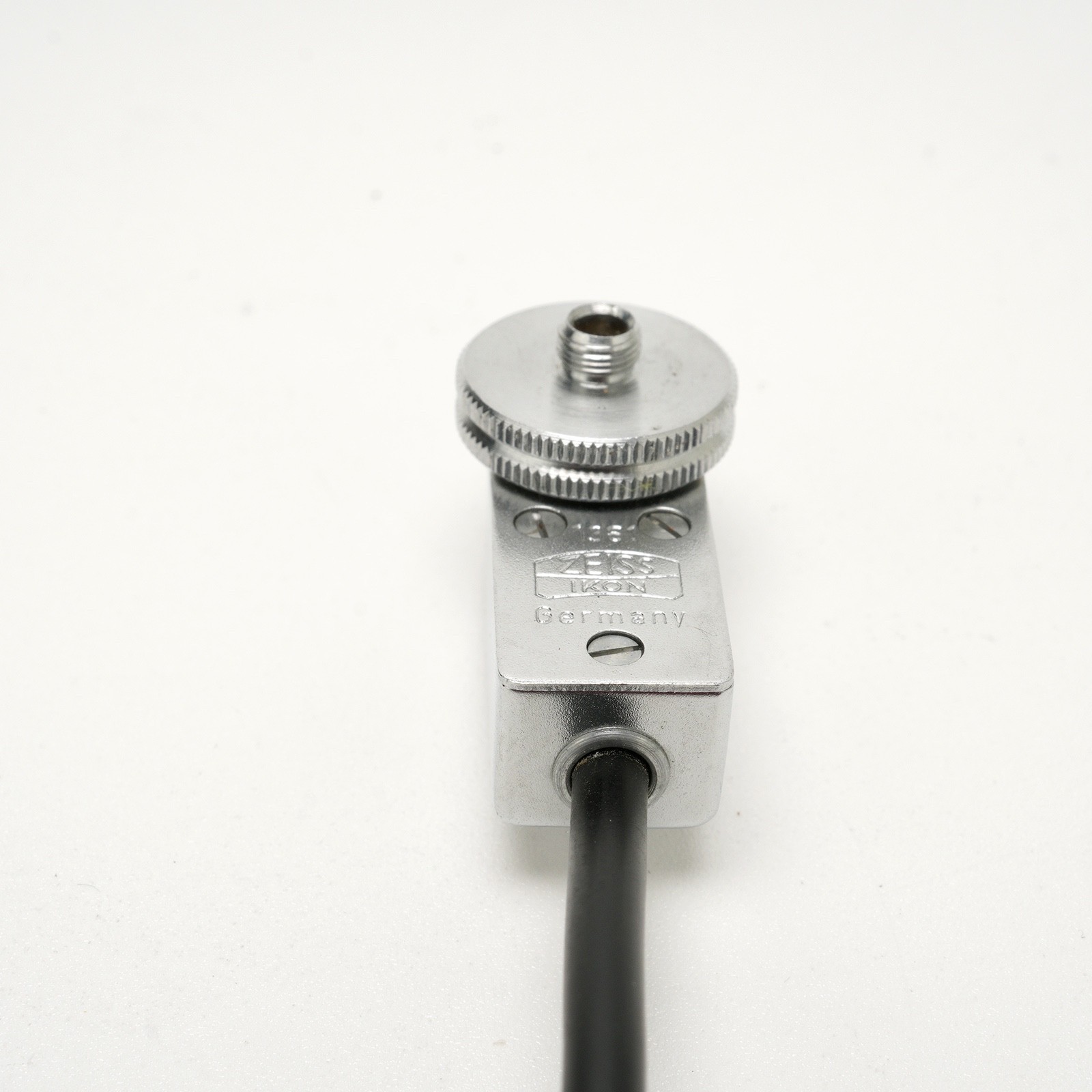 Zeiss Ikon 1361 Flash Sync Cord For Contax Cameras – UNTESTED