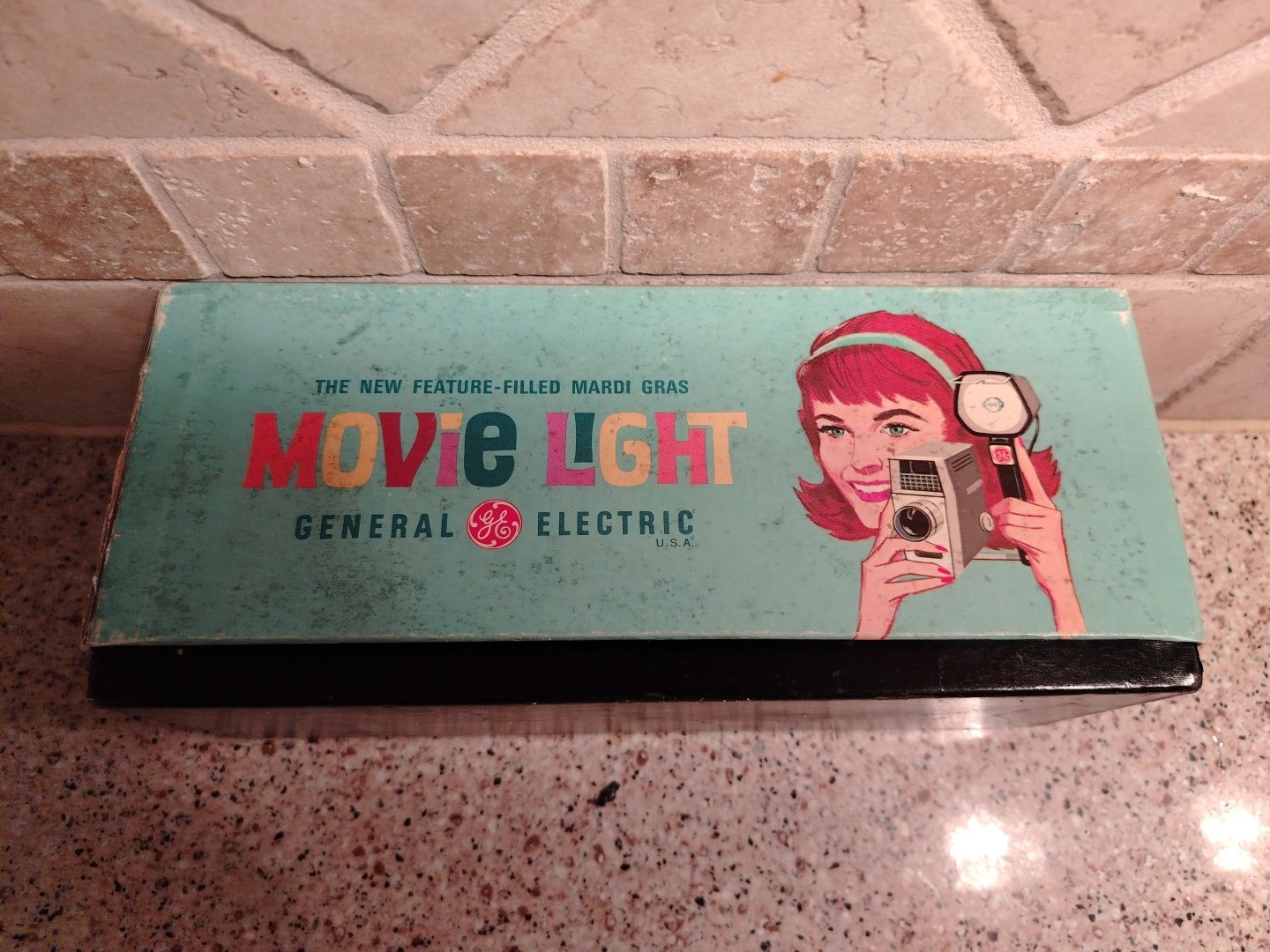 VINTAGE General Electric MOVIE LIGHT MARDI GRAS MODEL MG-1 – MINT / NEW IN BOX