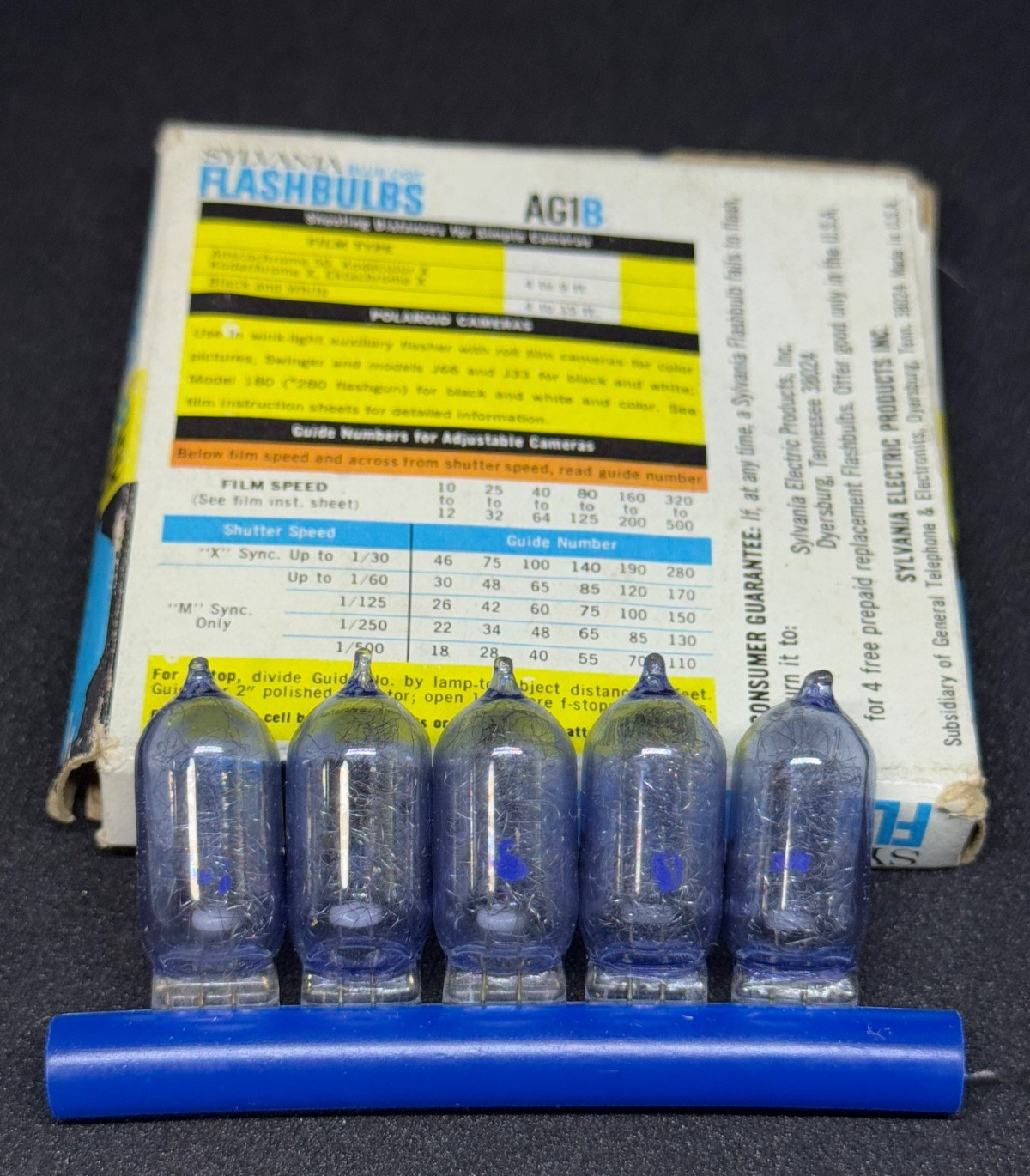 Vintage Slyvania Flashbulbs AG1B Blue Dot x5