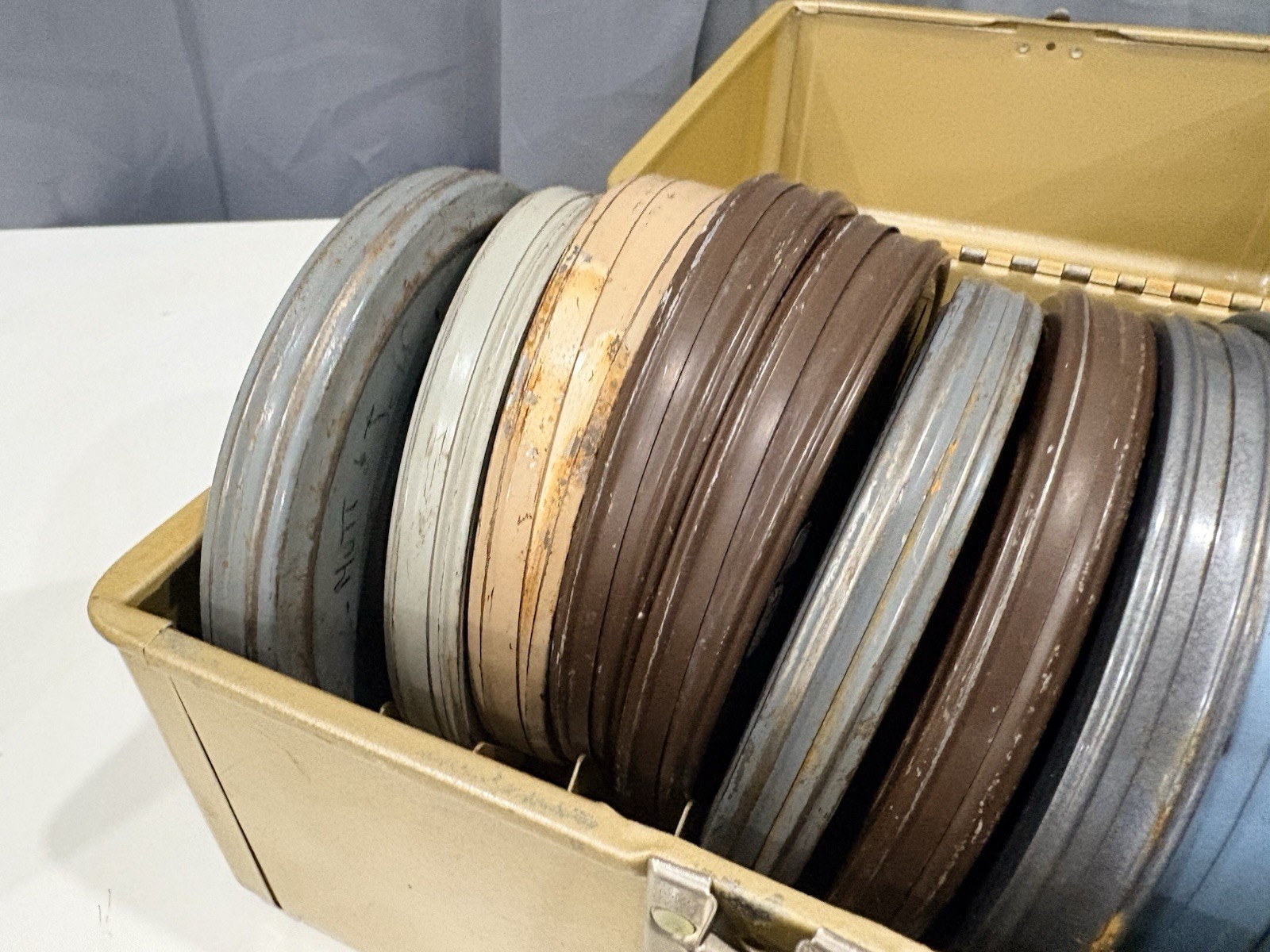 Vintage Kenco 8mm Movie Film Reel Storage Box W/ 12 Canisters & 11 Reels No Film