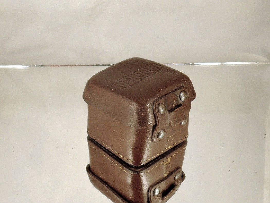 FLEXARET MEOPTA Leather box for a square lens hood B40 and four filters B36 used