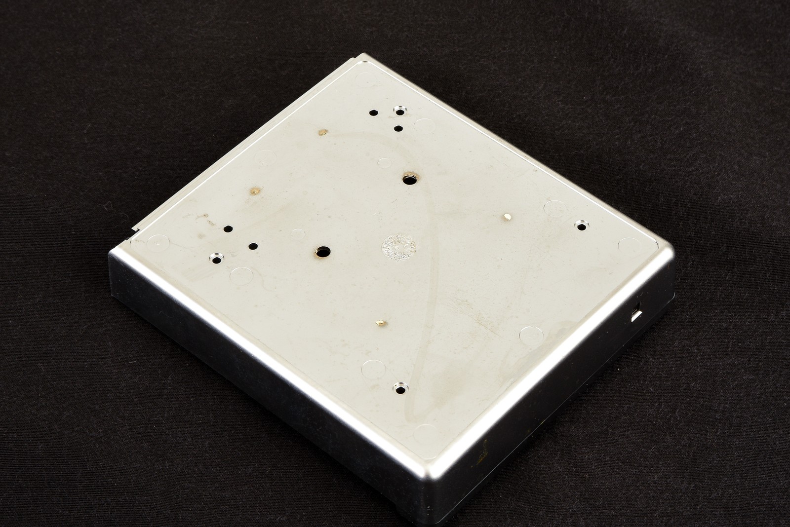 Polaroid SX-70 Camera Replacement Part – Silver – Rear Bottom Cover V28