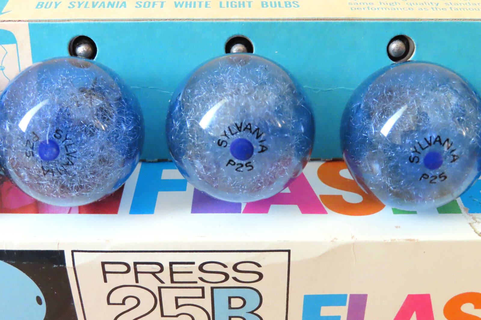 VTG 1960s Lot of 24 Sylvania Blue Dot Press 25B Blue Flashbulbs