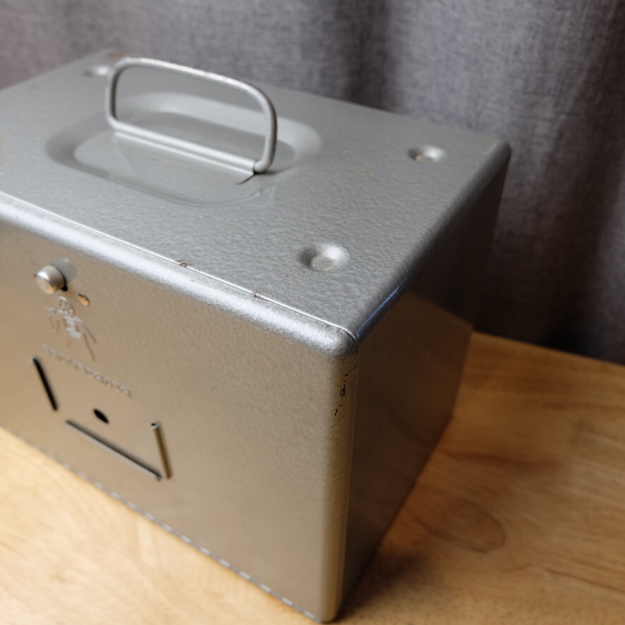 Vintage Brumberger Metal 8mm Film Case w/ 12 Empty 5″ Diameter Reels