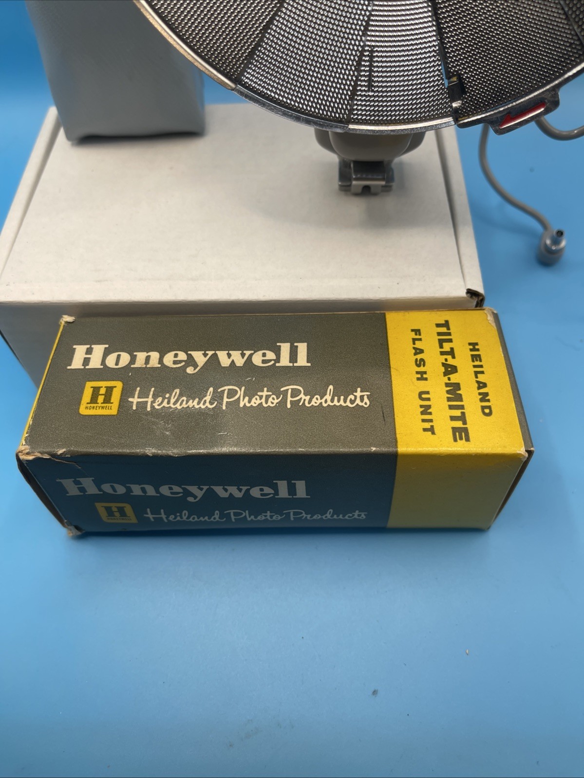 Vintage HONEYWELL TILT-A-MITE Camera Flash Unit Collapsible Fan Style W/CASE Box