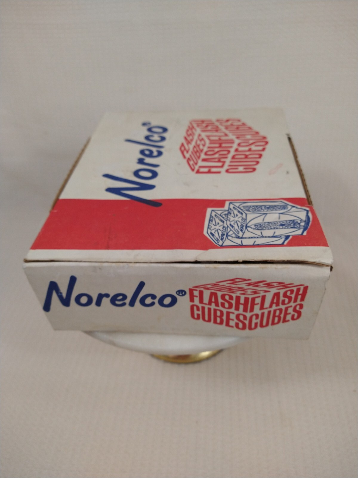 Vintage Norelco Flash Cubes 36 Cubes 144 Flashes Full Case Counter Display NOS
