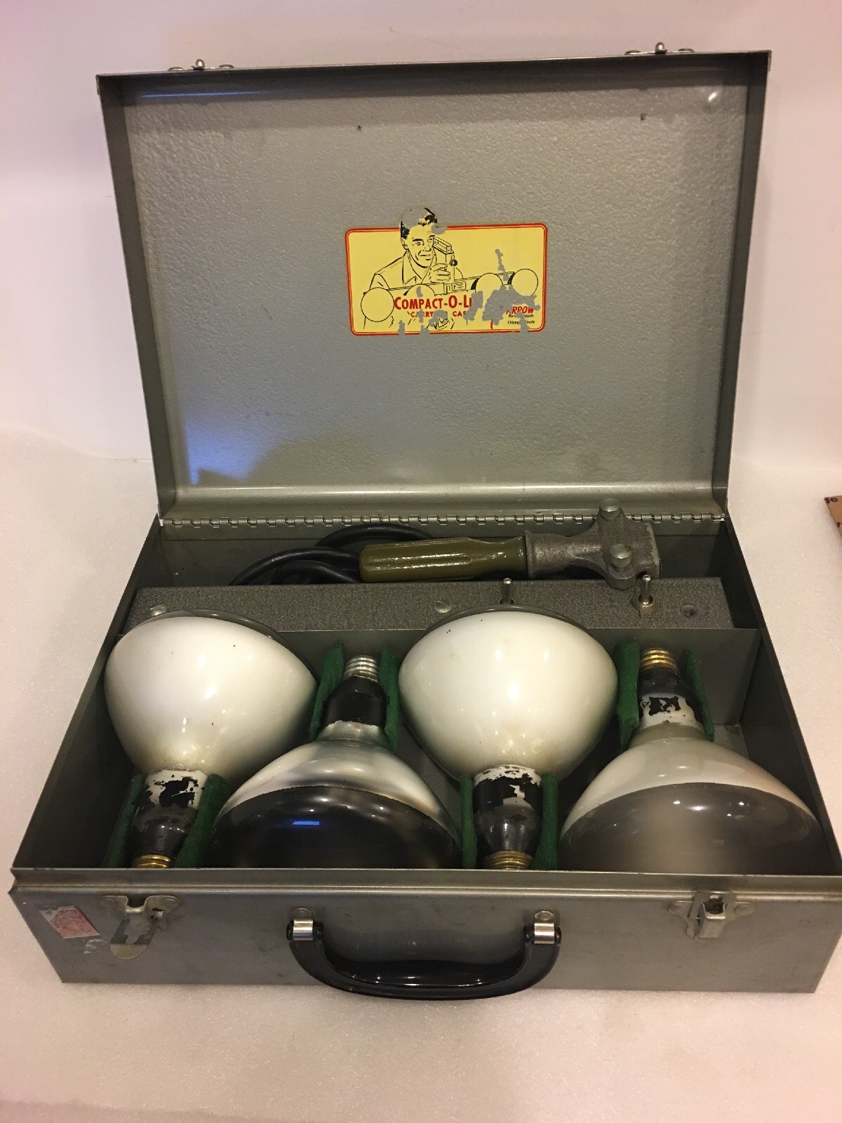 Vintage Arrow compact-o-lite photo movie light bar with 4 light & metal carying