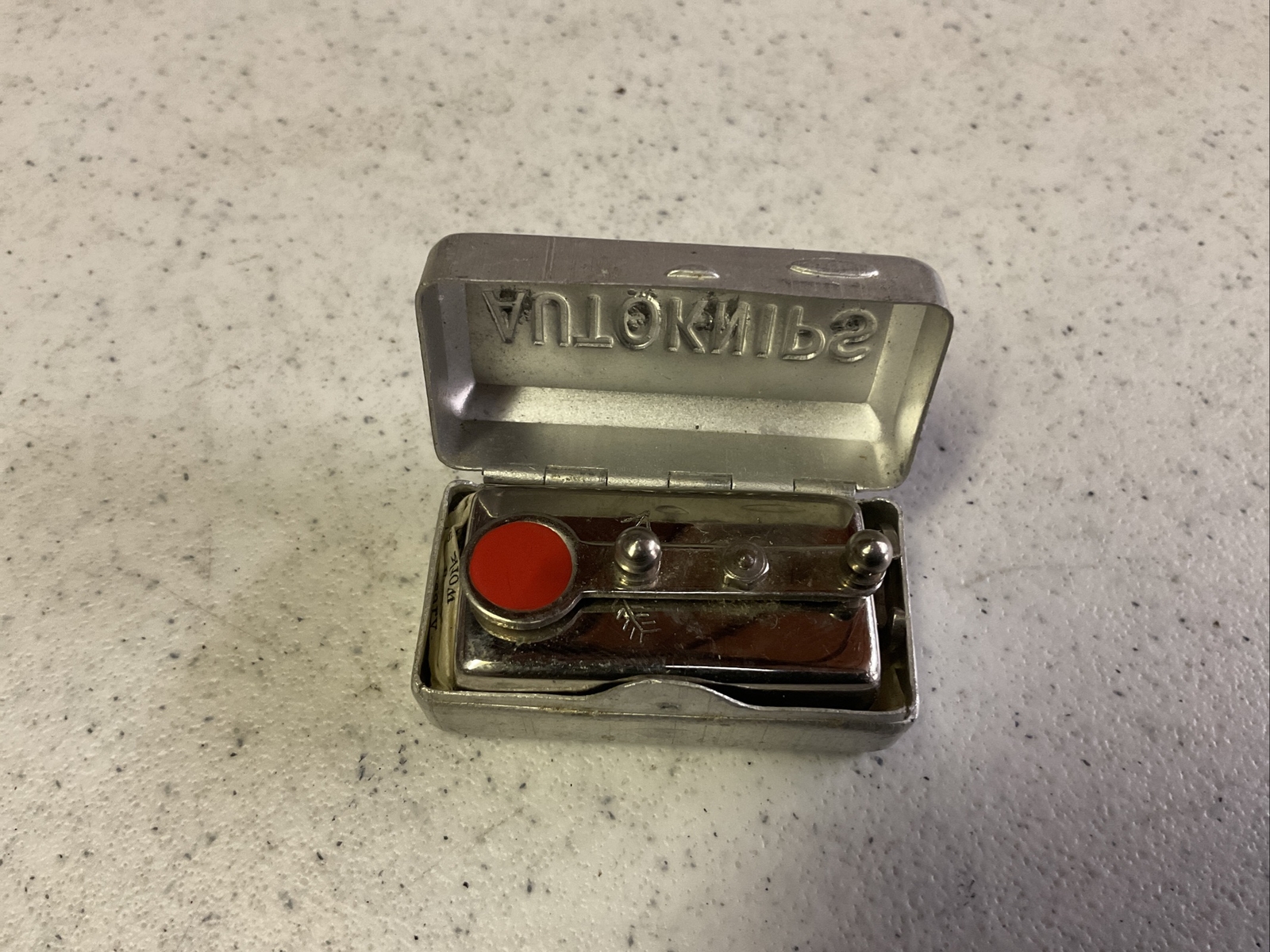 VINTAGE HAKA AUTOKNIPS SELF TIMER MODEl 1 * MADE IN GERMANY * ORIGINAL CASE *