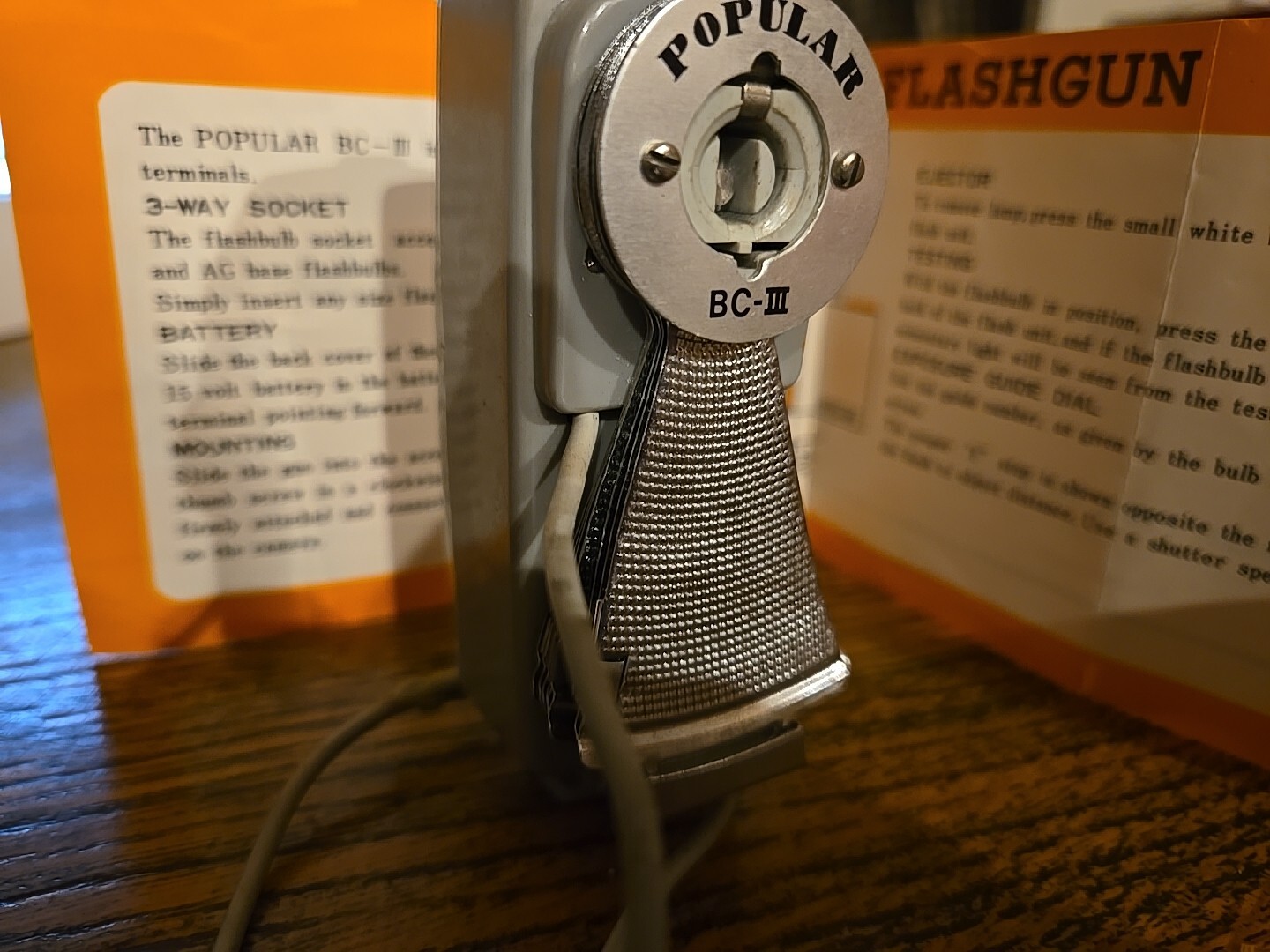 Vintage Popular BC Flash Gun Model 3 – 3-Way Socket For AG, M Base & Bayonet
