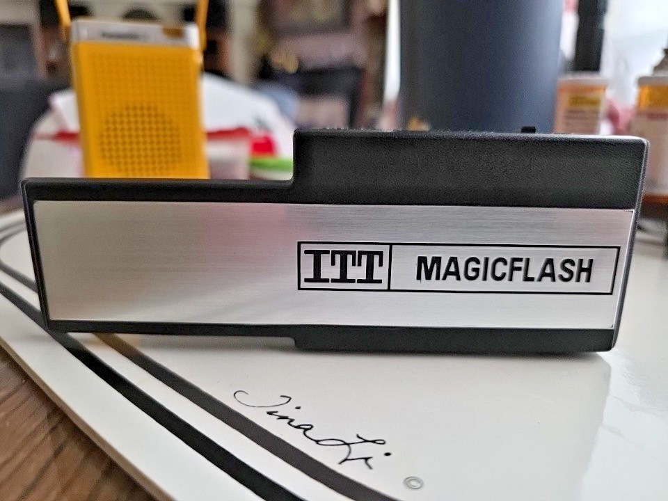 Vintage ITT Magic Flash Electronic Flash Hong Kong with Ready Lite