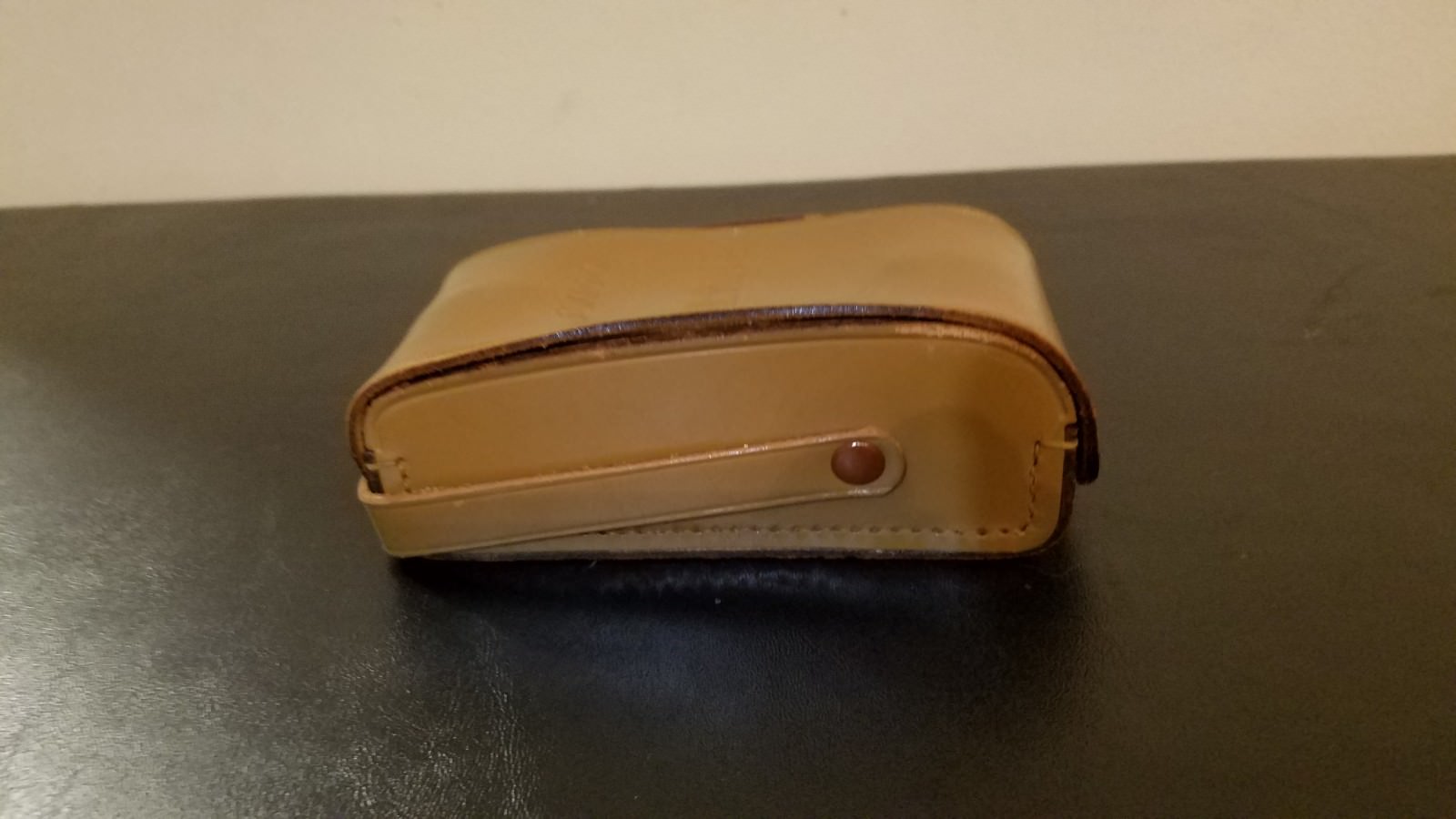 VINTAGE AVIGO ALL-MITE FOLDING FLASH ATTACHMENT WITH ORIGINAL LEATHER CASE