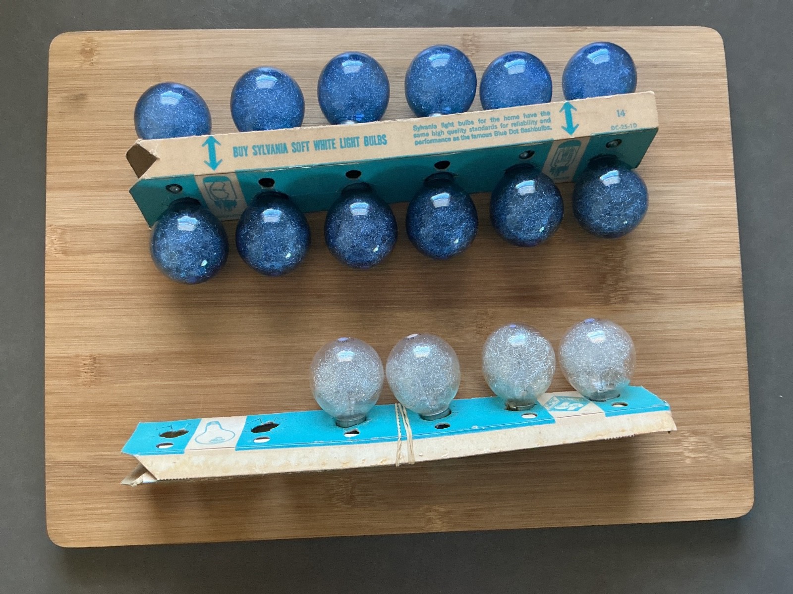 Vintage Lot of 16 P25 Sylvania Photography Flash Bulbs – Blue Dot