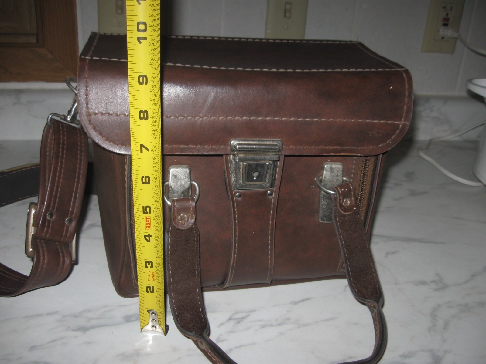 Vintage 11″ x 9″ x 7″ – Brown Leather Camera Bag / Case – With Strap doctor
