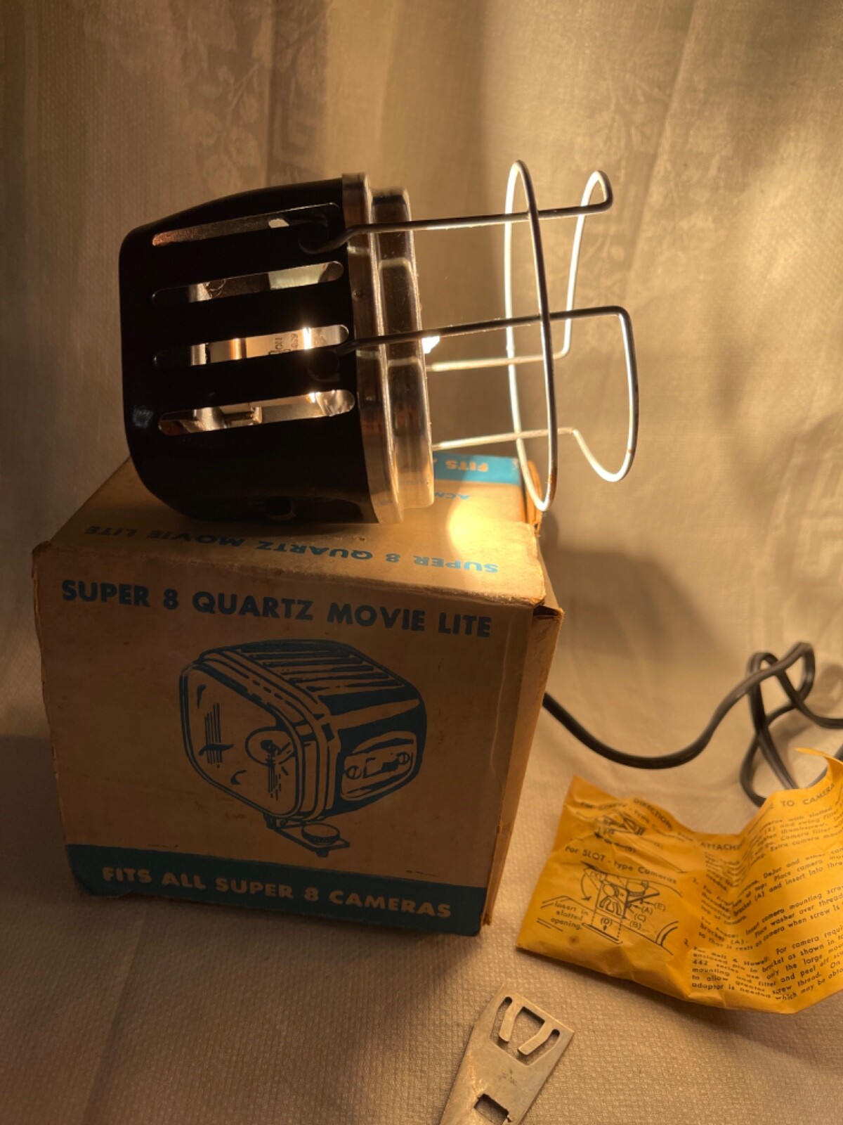 Vintage 1960-70s Cameralite Acme-Lite Movie Camera Light Super 8 Orig Bulb WORKS