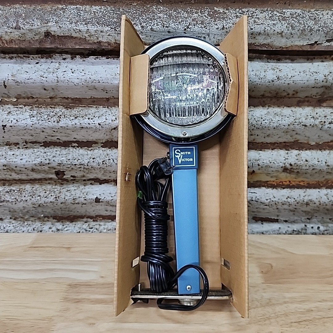 Vintage 1962 Smith-Victor L-8 Compact Spot Light Floodlight Movie Light NOS
