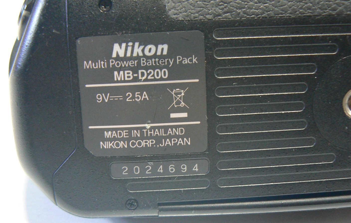 Nikon MB-D200 Multi Power Battery Pack Grip with Battery Tray BB