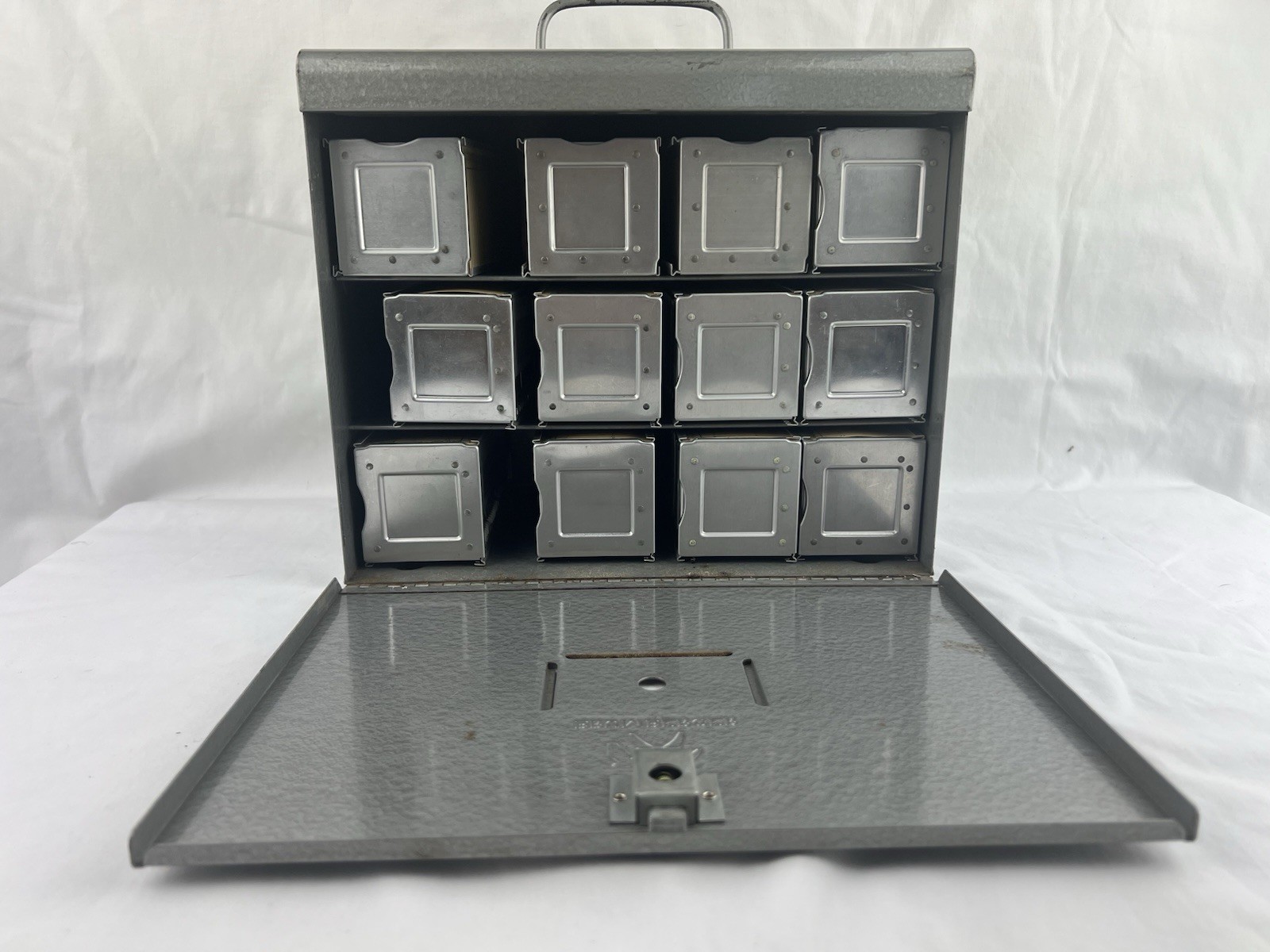 Brumberger Metal 35mm Carrying Case Plus 12 Slide Trays