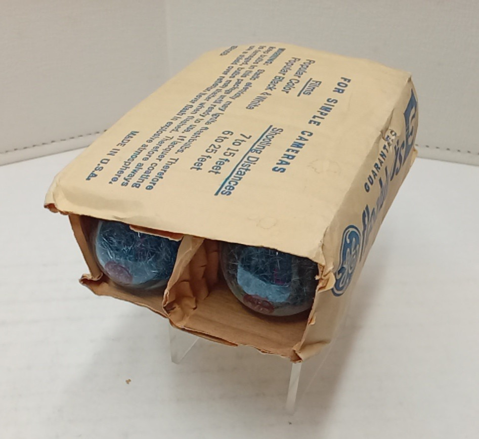 Vintage NOS General Electric SureFire Flash Bulbs #5B Box of 4 for Simple Camera