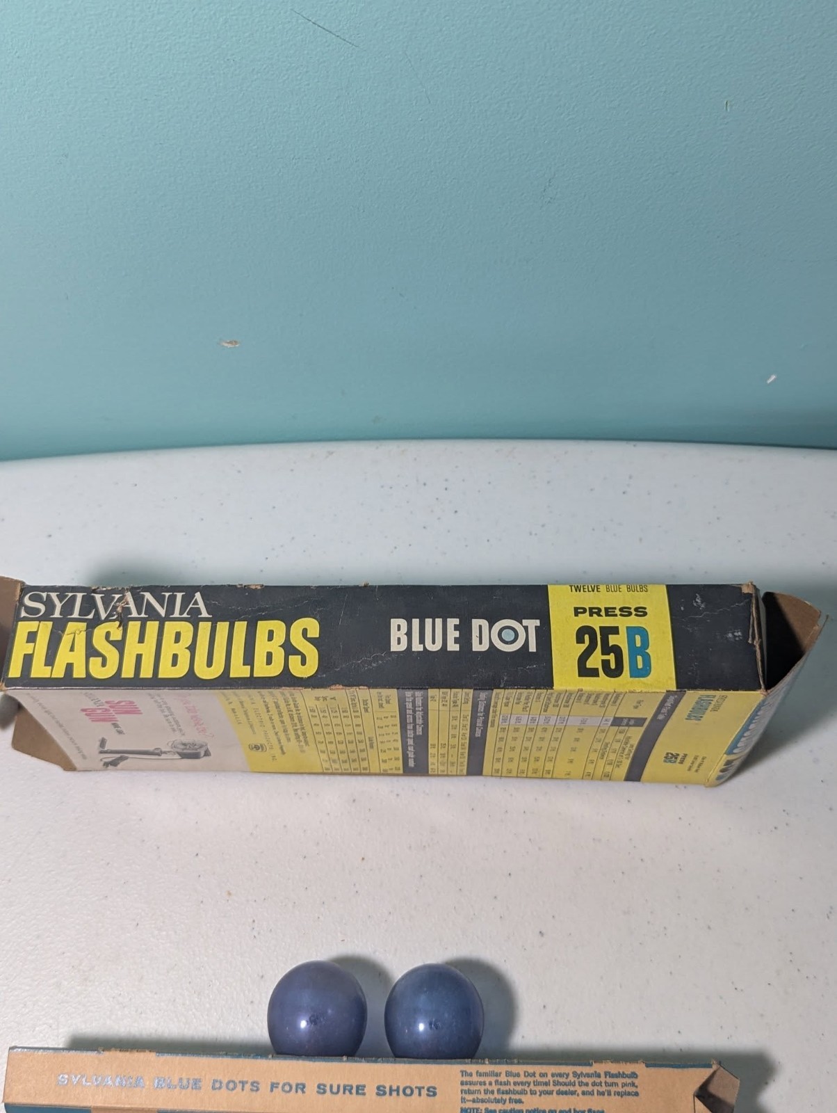 Sylvania Blue Flashbulbs 4 Bulbs Total With Box Vintage