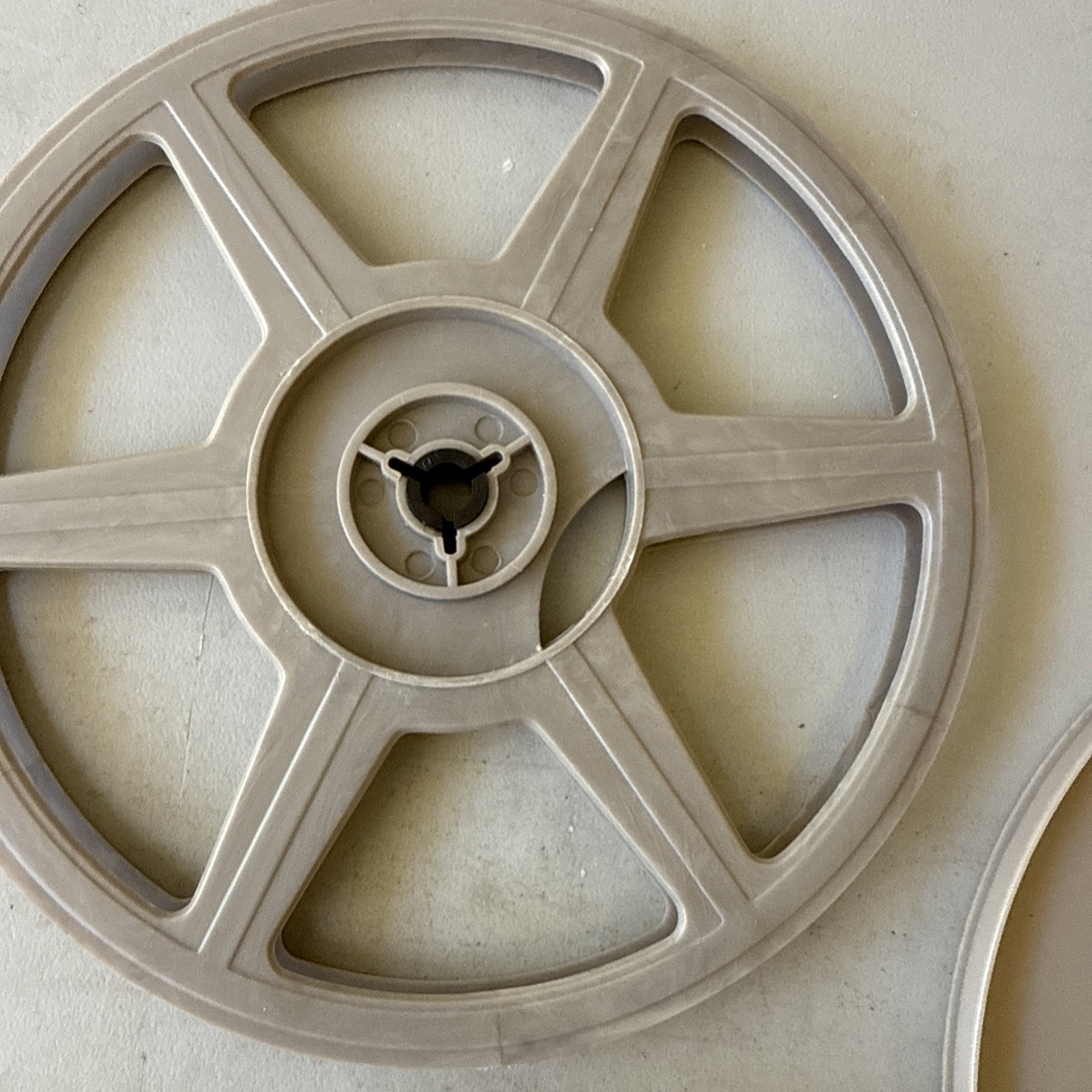 vintage super 8 400′ Automatic Reel And Cans – Lots Of 5