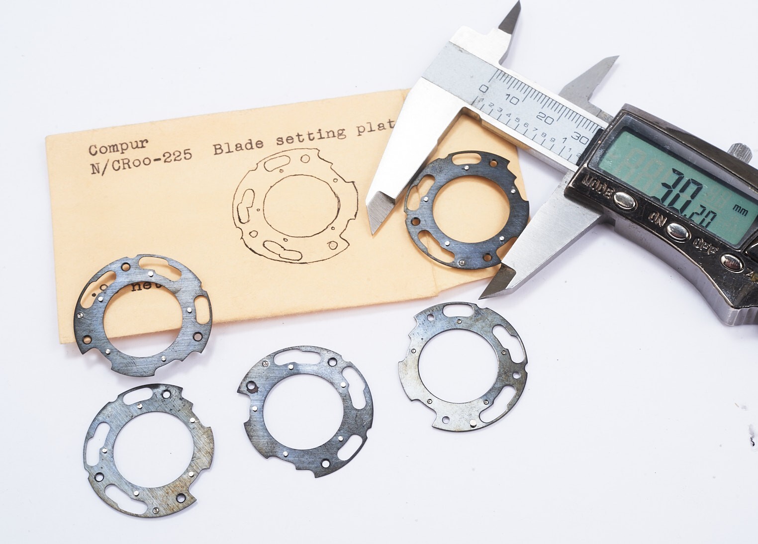 Compur #00 1110 Shutter Blade Setting Plate #225 Original Part New Old Stock