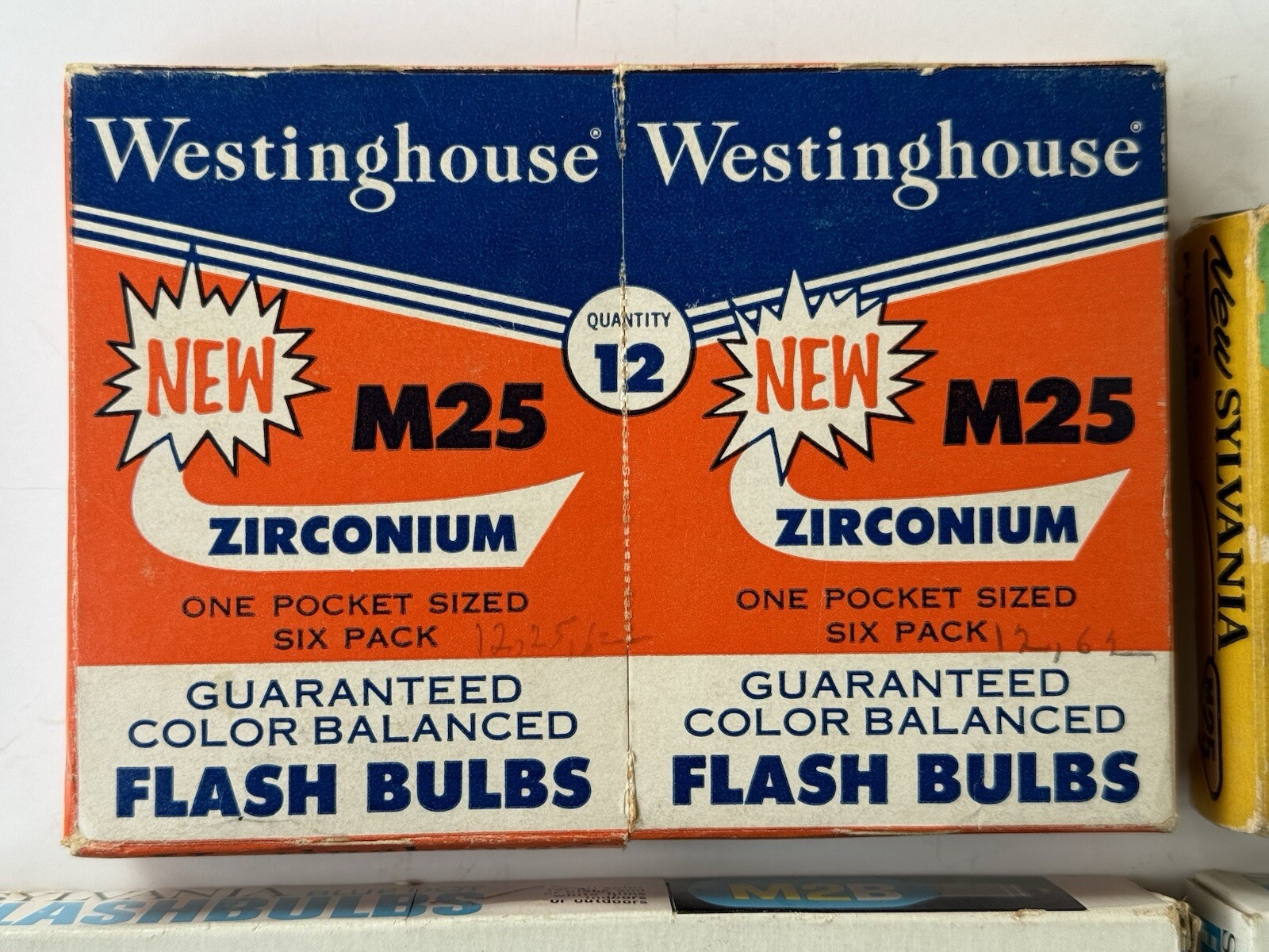 VINTAGE NOS 47 SYLVANIA M28 BLUE DOT FLASHBULBS 23 WESTINGHOUSE M25 BULBS