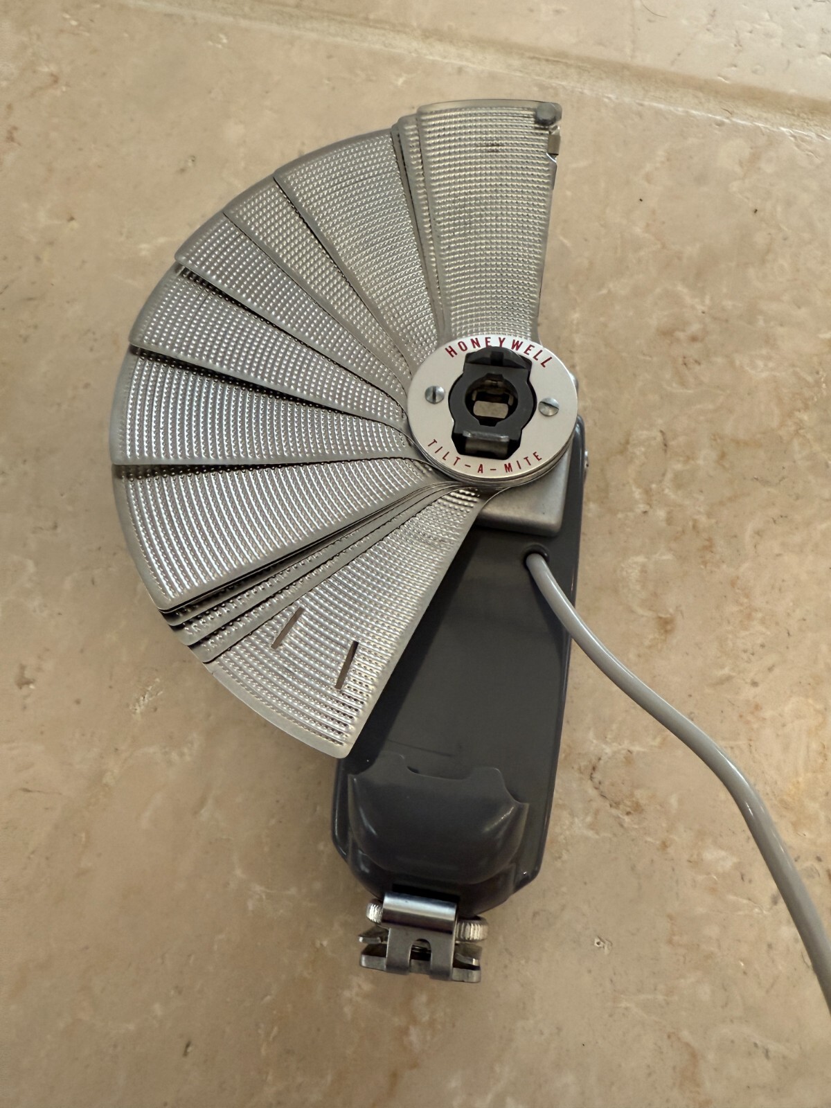 Honeywell Tilt-A-Mite Vintage Folding Flash Fan Case great condition 35mm Japan