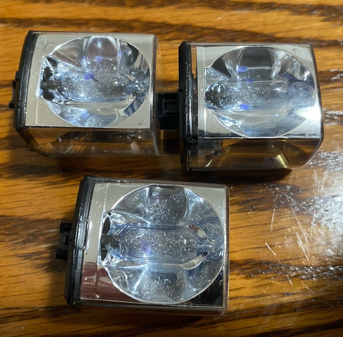 Sylvania Blue Dot Magic Cube Set of 2 *UNKNOWN CONDITION *FOR PARTS