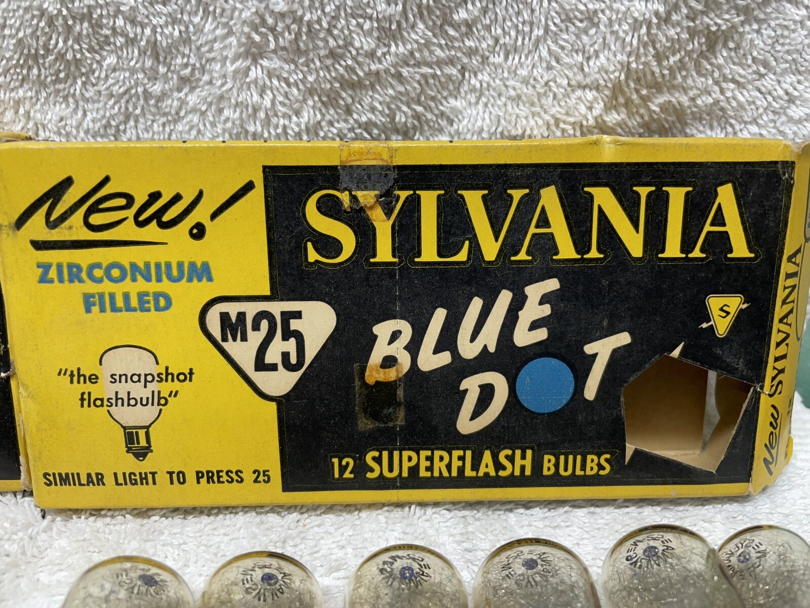 2 Boxes Of Sylvania Blue Dot M25 Zirconium Filled Superflash Bulbs 12 In Each Bx