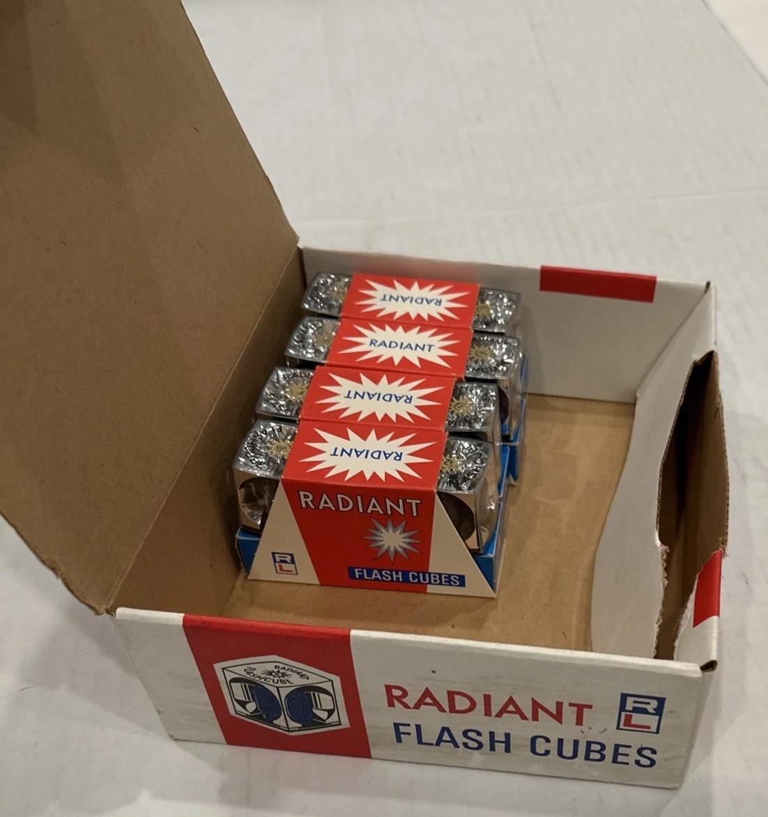 VTG Lot Radiant 12/36 NOS Flash Cubes Flashes Camera W/Original Box