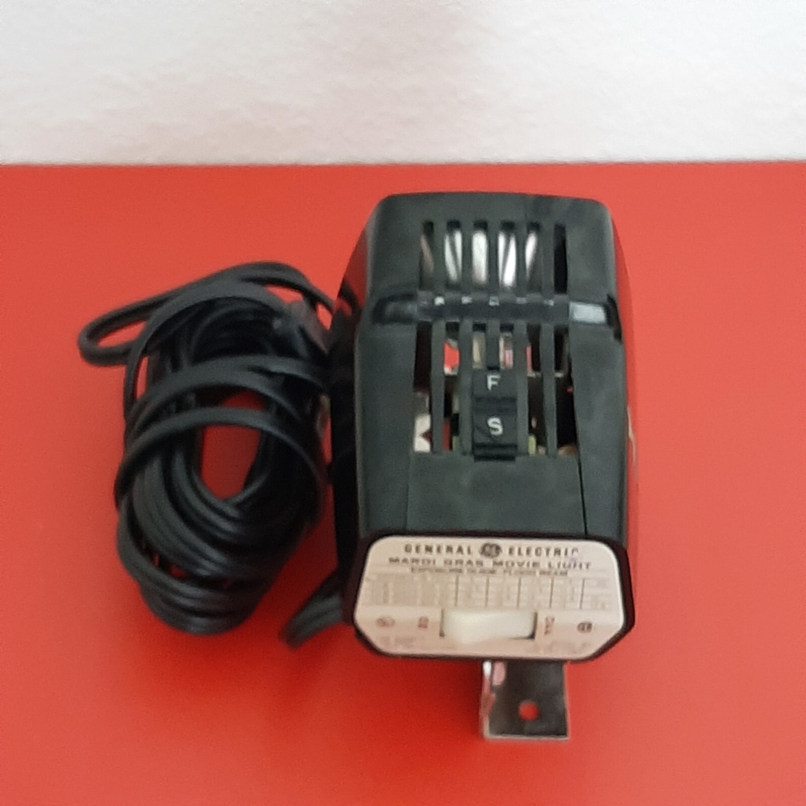 Vtg GE Mardi Gras Flood Beam Movie Light Model MG 650w tested working bulb