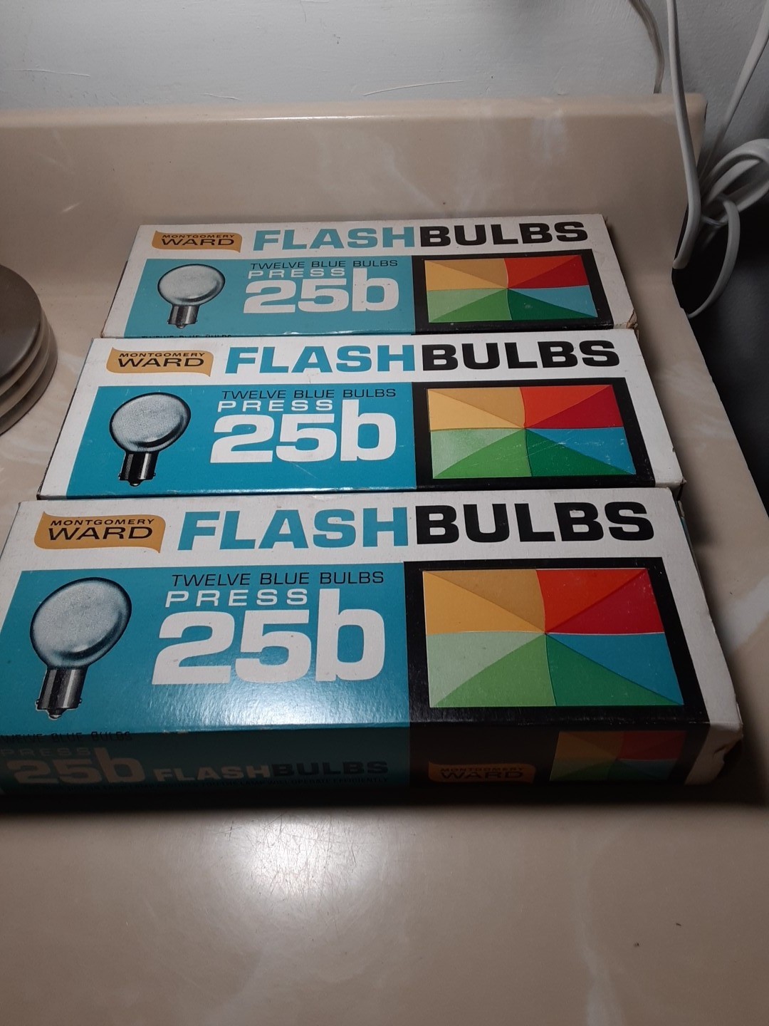 3 packs Vtg Montgomery Ward No. 67-3126 Press 25B blue flashbulbs 35 bulbs