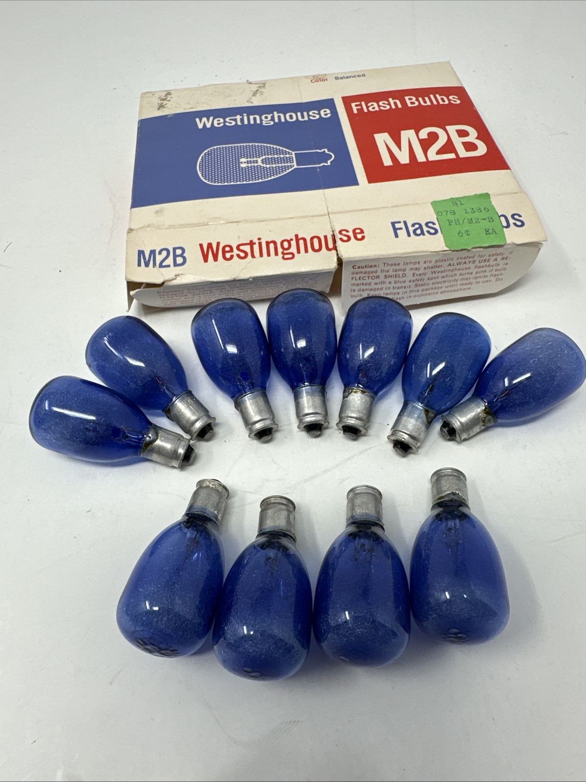 Vintage WESTINGHOUSE FLASH BULBS M2B, 11 Bulbs Open Box