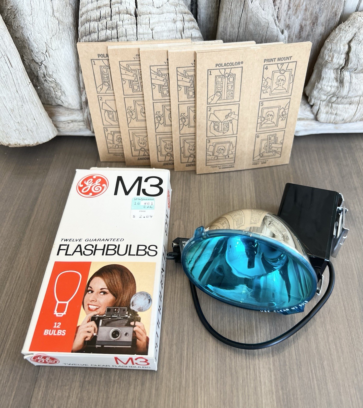 Polaroid Model 268 Flash – 12 NIB M3 Flashbulbs – 32 Polacolor Print Mounts (B)
