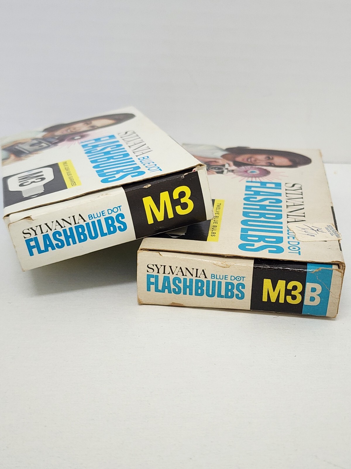 Vintage Sylvania/GE Flashbulbs Blue Dot M3, M3B – 14 Bulbs 3Blue 11 Clear Box