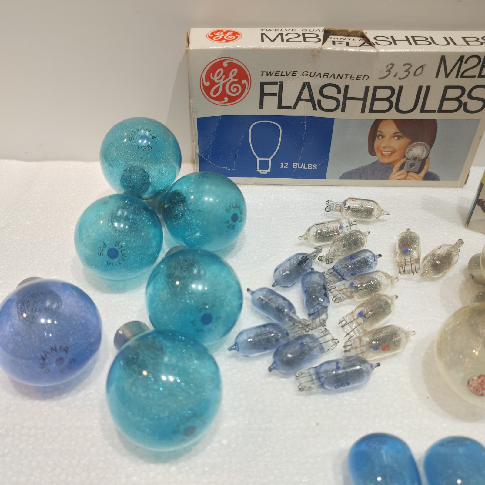 Large Lot ~ Vintage SYLVANIA/GE Flash Bulbs ~ M2B ~ AG1B ~ Blue Dot ~ P2S