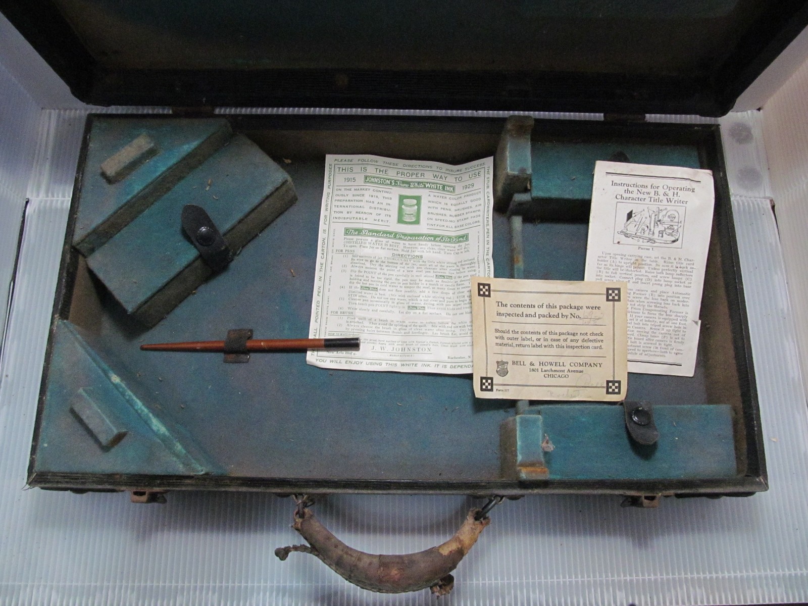 Bell & Howell 16mm Movie Titler w/ FX Cards, in carrying case