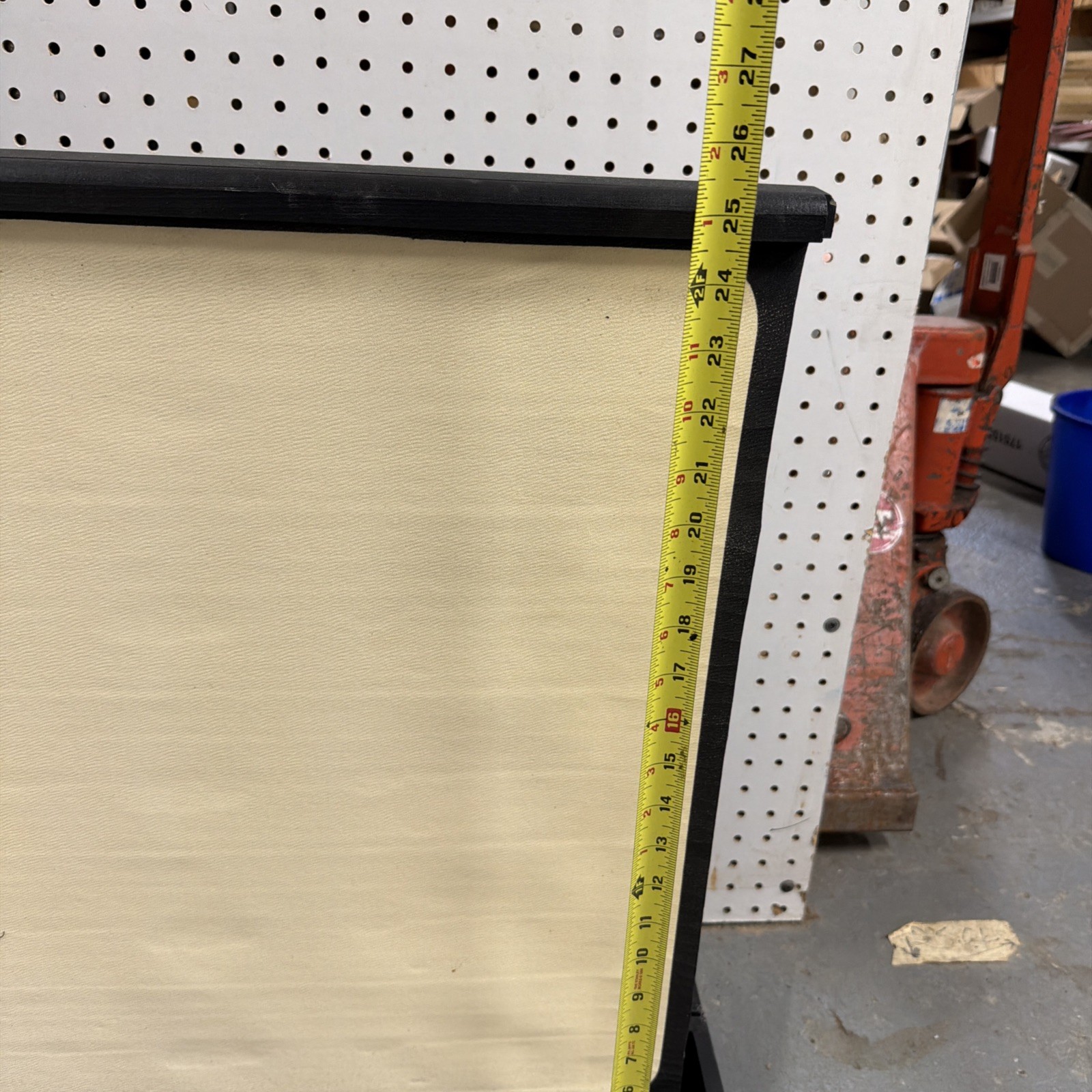 Beautiful Vintage Projection Screen BRITELITE TRUVISION Mfg. By Motion Picture