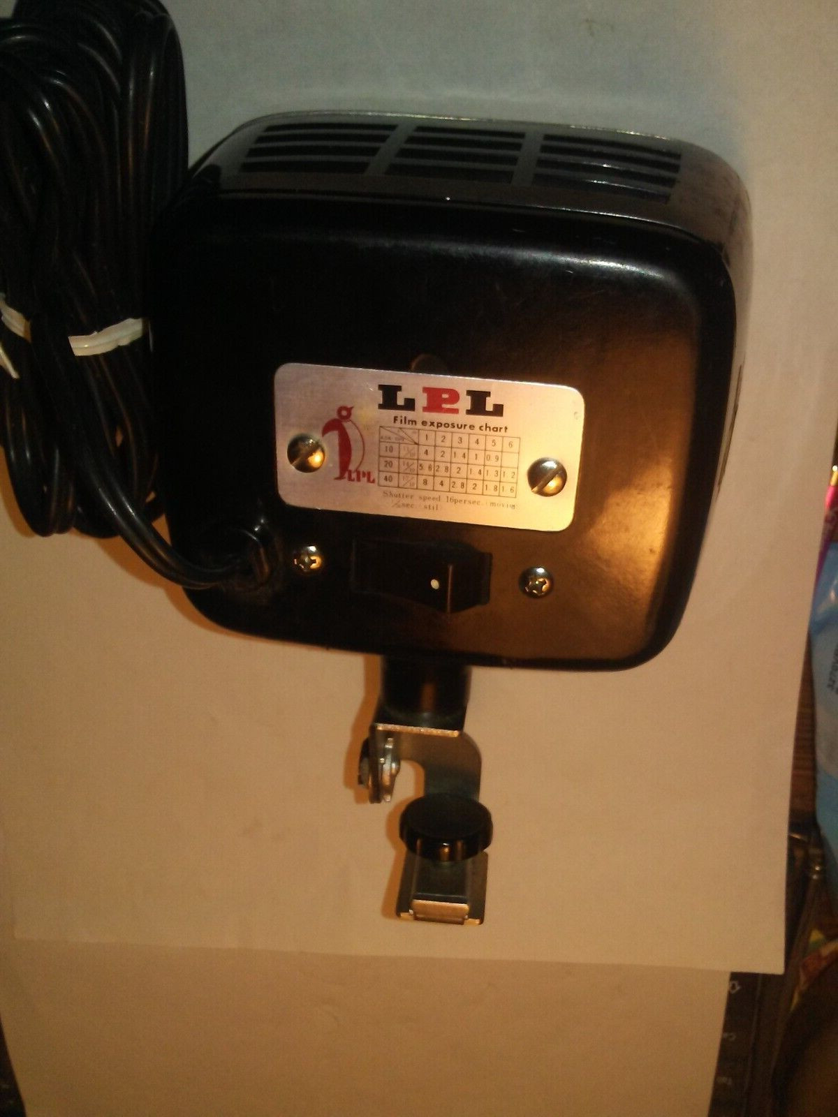 Vintage LPL Co Camera Flash Unit with working bulb cord and braket