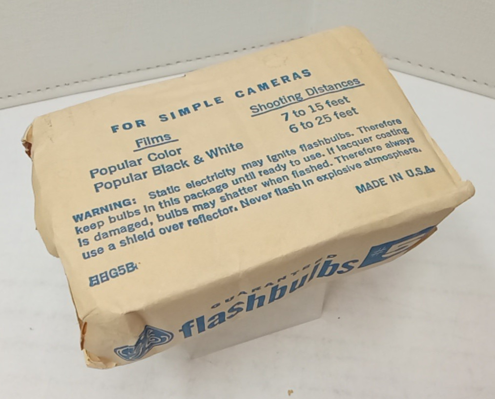 Vintage NOS General Electric SureFire Flash Bulbs #5B Box of 4 for Simple Camera